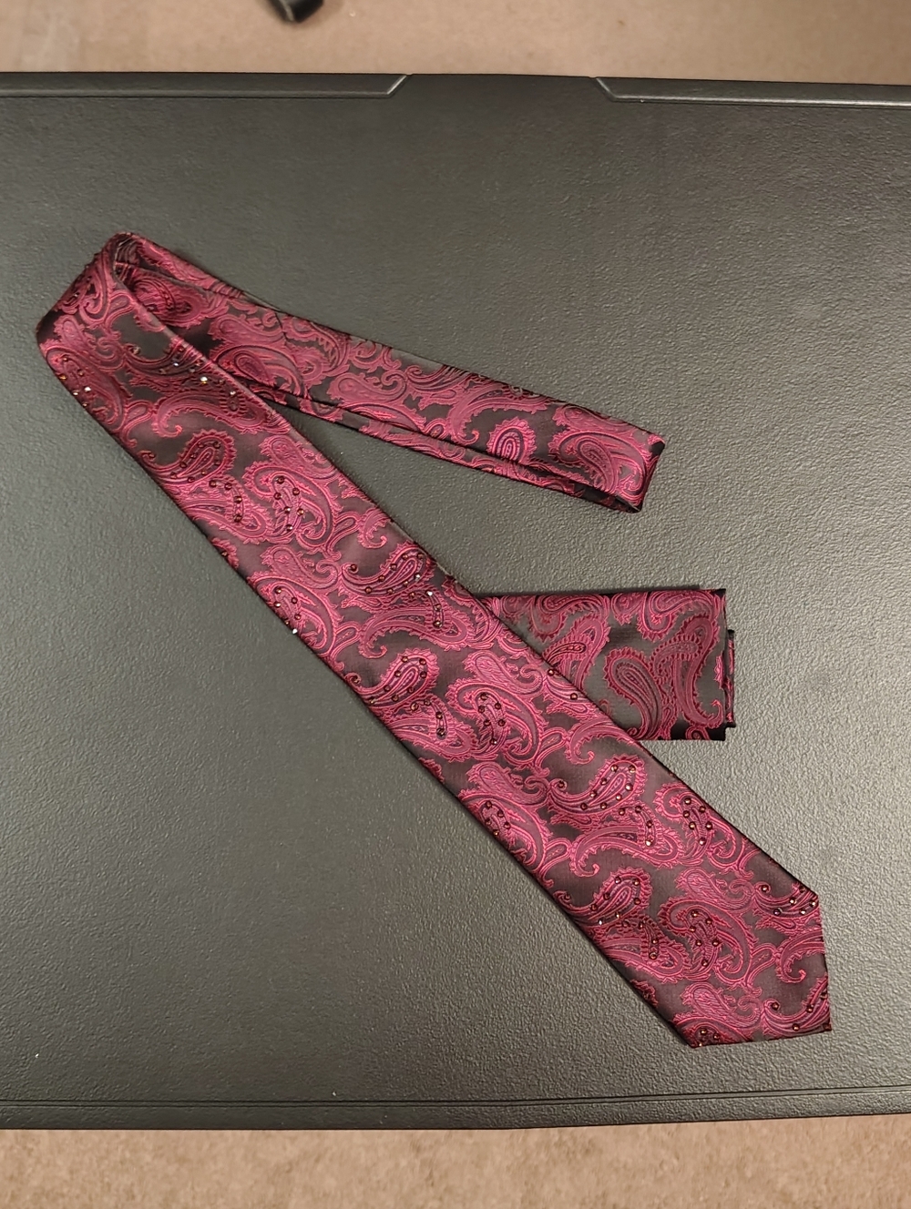 New Burgundy/Black Tie W/Matching Packet Square And Swarovski Or Czech Stones